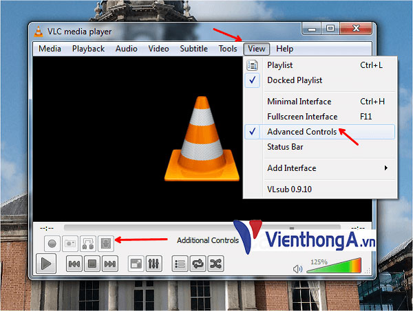 Bước 1: Đầu tiên, bạn hãy mở phần mềm VLC Player và nhấn vào tab View rồi lựa chọn Advanced Controls. Tiếp theo, bạn sẽ nhìn thấy một số tính năng điều khiển bổ sung đang được hiển thị trên phần mềm VLC.
