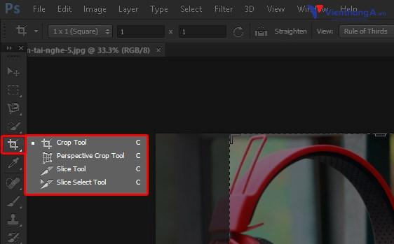 Từ cột công cụ Toolsbar bên trái màn hình bạn nhấn chọn Crop Tools.